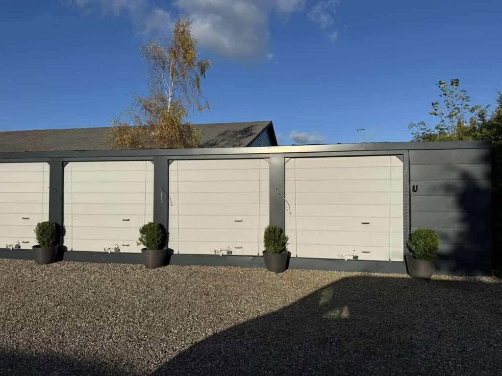 Carportanlæg med nye sternkanter og inddækninger i aluminium – Haderslev, Vejenblik